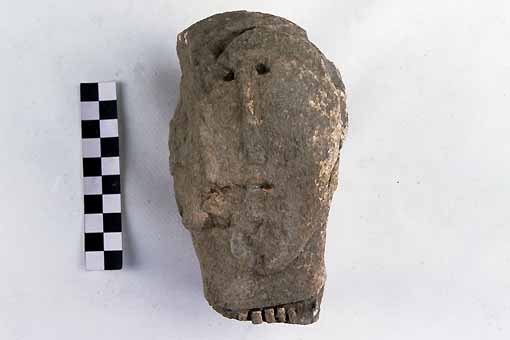 TESTA DI STELE - produzione daunia (sec. VII a.C)