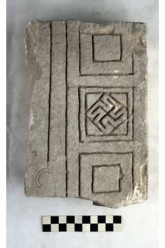 STELE/frammento - produzione daunia (secc. VII/ V a.C)