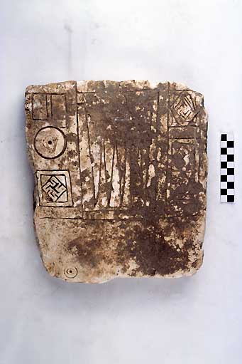 STELE/frammento - produzione daunia (secc. VII/ V a.C)