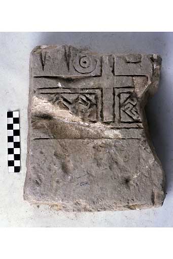 STELE/frammento - produzione daunia (secc. VII/ V a.C)