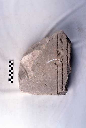 STELE/frammento - produzione daunia (secc. VII/ V a.C)
