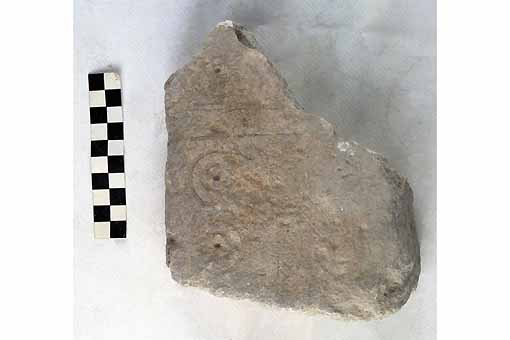 STELE/frammento - produzione daunia (secc. VII/ V a.C)