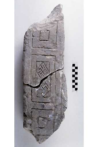 STELE/frammento - produzione daunia (secc. VII/ V a.C)