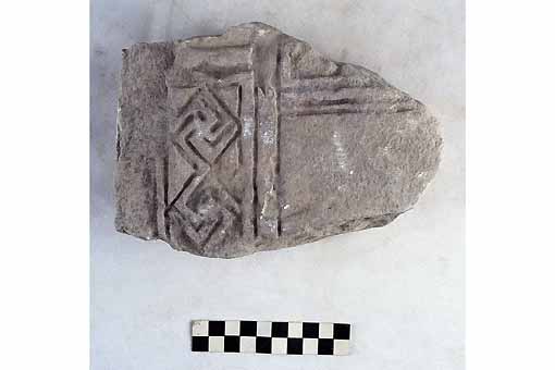 STELE/frammento - produzione daunia (secc. VII/ V a.C)