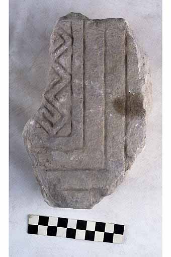 STELE/frammento - produzione daunia (secc. VII/ V a.C)