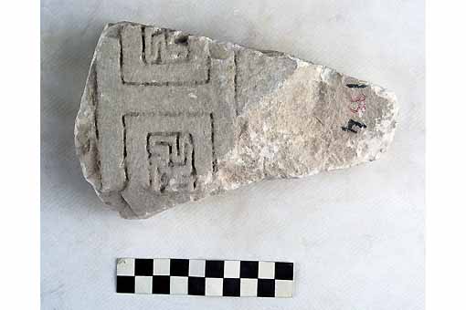 STELE/frammento - produzione daunia (secc. VII/ V a.C)