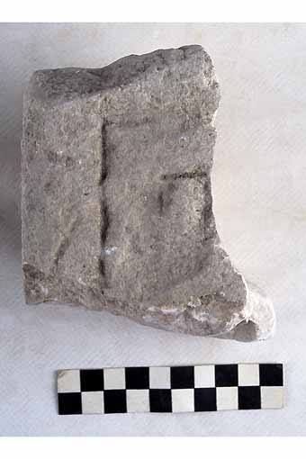 STELE/frammento - produzione daunia (secc. VII/ V a.C)