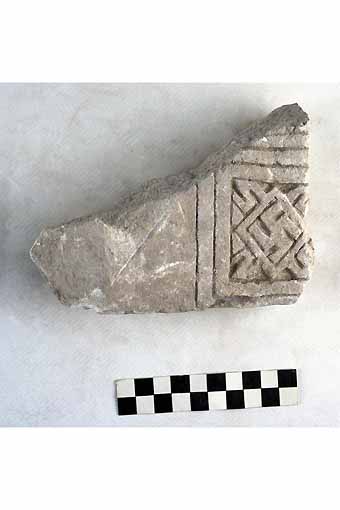 STELE/frammento, Nava, tipo V B - produzione daunia (secc. VI/ V a.C)