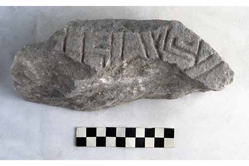 STELE/frammento - produzione daunia (secc. VII/ V a.C)