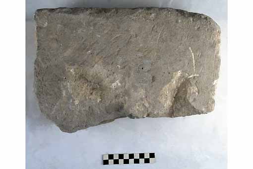 STELE/frammento - produzione daunia (secc. VII/ V a.C)