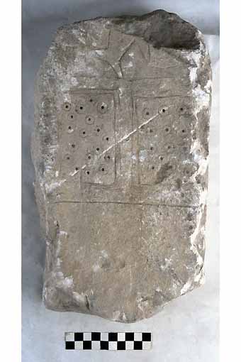 STELE/frammento - produzione daunia (secc. VII/ V a.C)