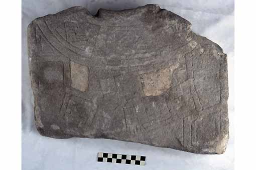 STELE/frammento - produzione daunia (secc. VII/ V a.C)