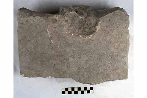 STELE/frammento - produzione daunia (secc. VII/ V a.C)