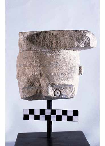 TESTA DI STELE, Nava, teste iconiche, tipo III - produzione daunia (secc. VII/ V a.C)