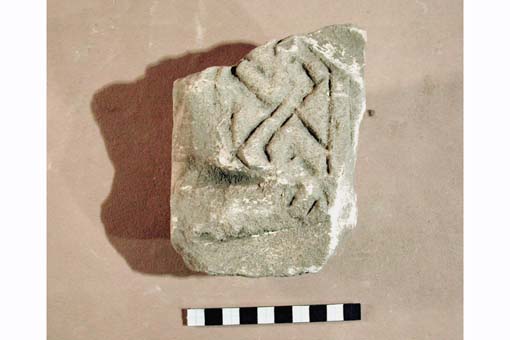 STELE/frammento - produzione daunia (secc. VII/ V a.C)