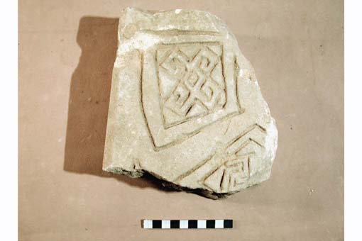 STELE/frammento - produzione daunia (secc. VII/ V a.C)