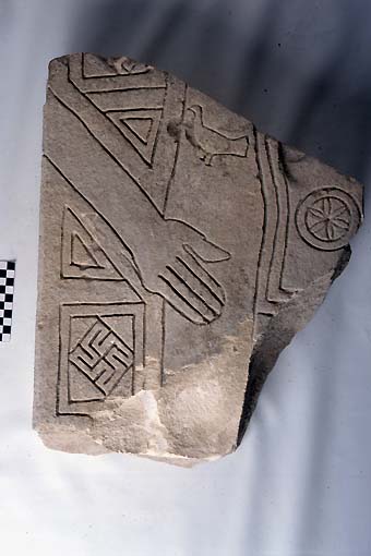 STELE/frammento - produzione daunia (sec. VII a.C)