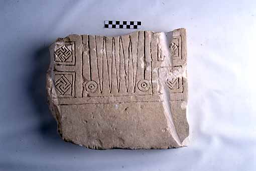 STELE/frammento - produzione daunia (sec. VII a.C)