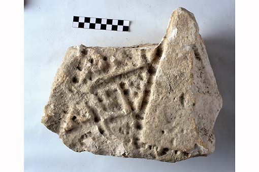 STELE/frammento - produzione daunia (sec. VII a.C)