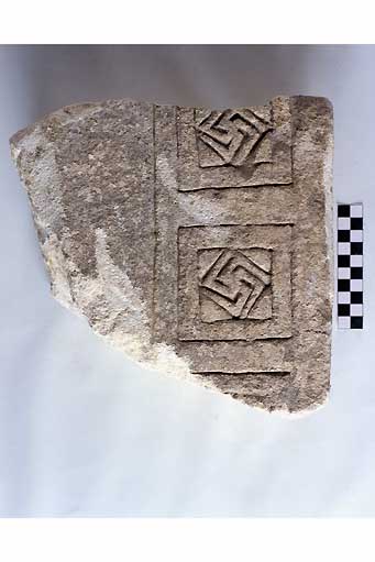 STELE/frammento - produzione daunia (secc. VII/ VI a.C)