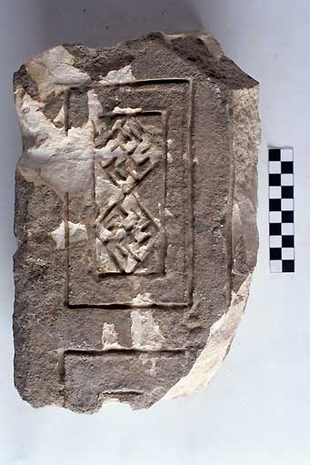 STELE/frammento - produzione daunia (secc. VII/ V a.C)