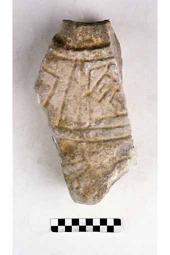 STELE/frammento - produzione daunia (secc. VII/ V a.C)