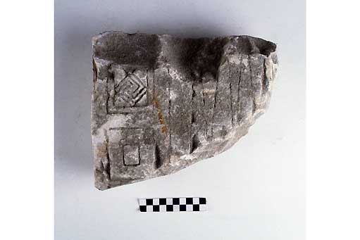 STELE/frammento - produzione daunia (secc. VII/ V a.C)