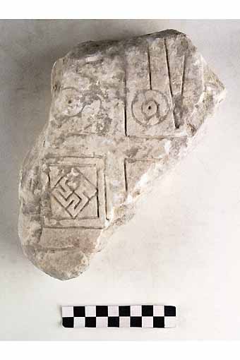 STELE/frammento - produzione daunia (secc. VII/ V a.C)