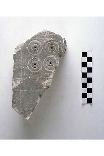 STELE/frammento - produzione daunia (secc. VII/ V a.C)