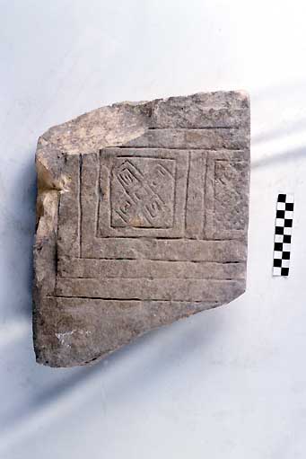 STELE/frammento - produzione daunia (secc. VII/ V a.C)