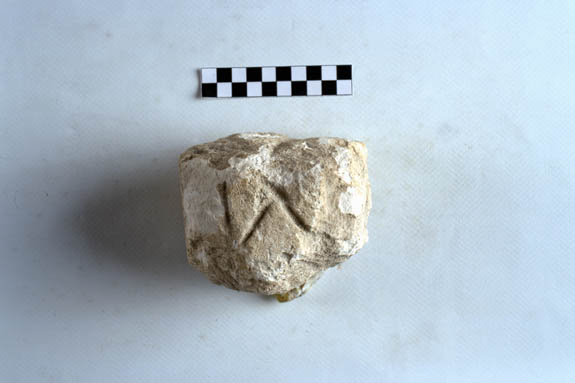 STELE/frammento - produzione daunia (secc. VII/ VI a.C)