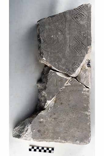 STELE/frammento - produzione daunia (secc. VII/ V a.C)