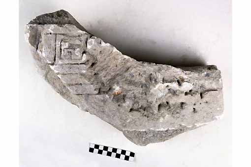 STELE/frammento - produzione daunia (secc. VII/ V a.C)