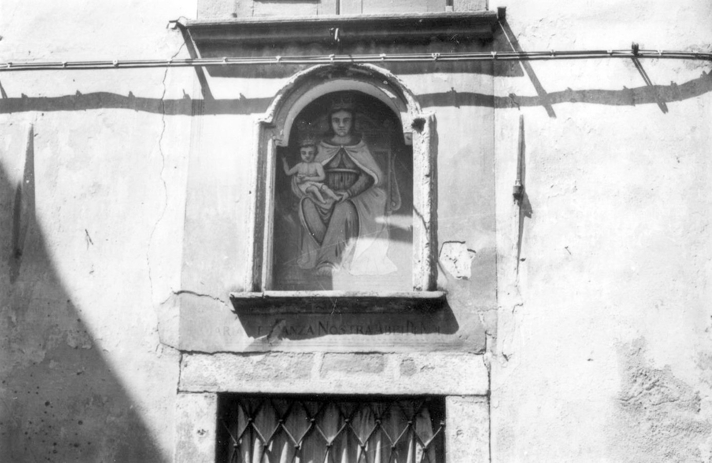 Madonna della Ceriola, Madonna in trono col Bambino (edicola) - ambito lombardo (prima metà sec. XX)