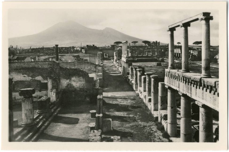 Pompei - zona archeologica (positivo) di Fratelli Alinari, Firenze (studio) (metà XX)