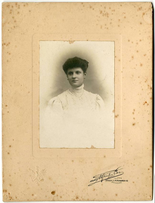 donne - ritratti fotografici (positivo) di Cav. Alfredo Pesce (fine/ inizio XIX/ XX)