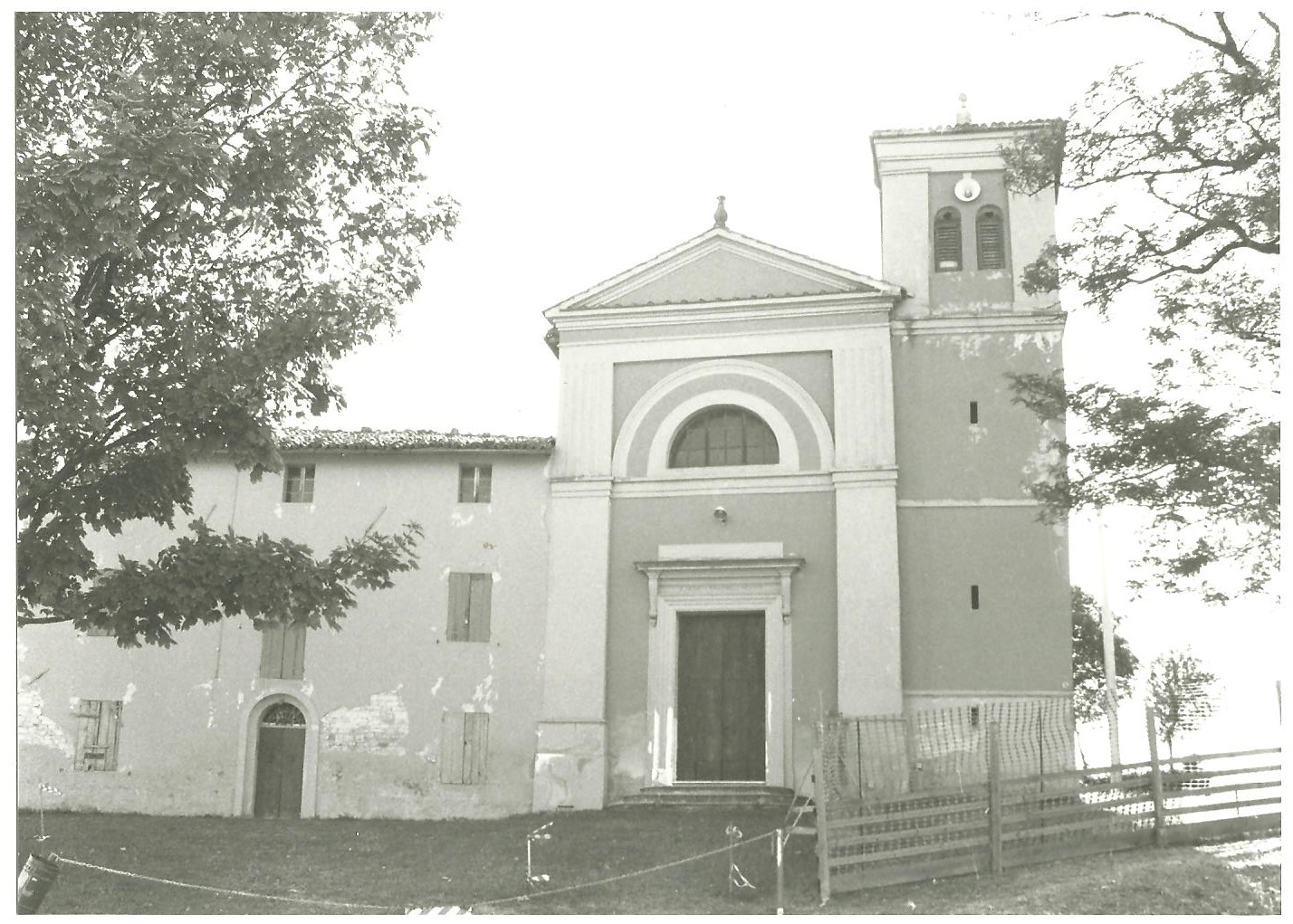 Chiesa di San Michele Arcangelo (chiesa) - Monte San Pietro (BO)  <br>Condizioni d'uso: <a class='link-esterno' href='https://docs.italia.it/italia/icdp/icdp-pnd-circolazione-riuso-docs/it/v1.0-giugno-2022/testo-etichetta-BCS.html' target='_bcs'>Beni Culturali Standard (BCS)</a>