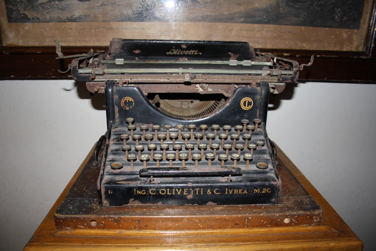 macchina per scrivere - produzione italiana (sec. XX)