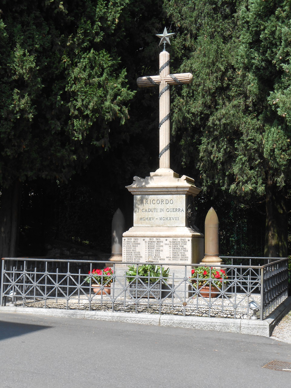 Croce sormontata da stella (monumento ai caduti - a cippo, opera isolata) - ambito italiano (sec. XX)