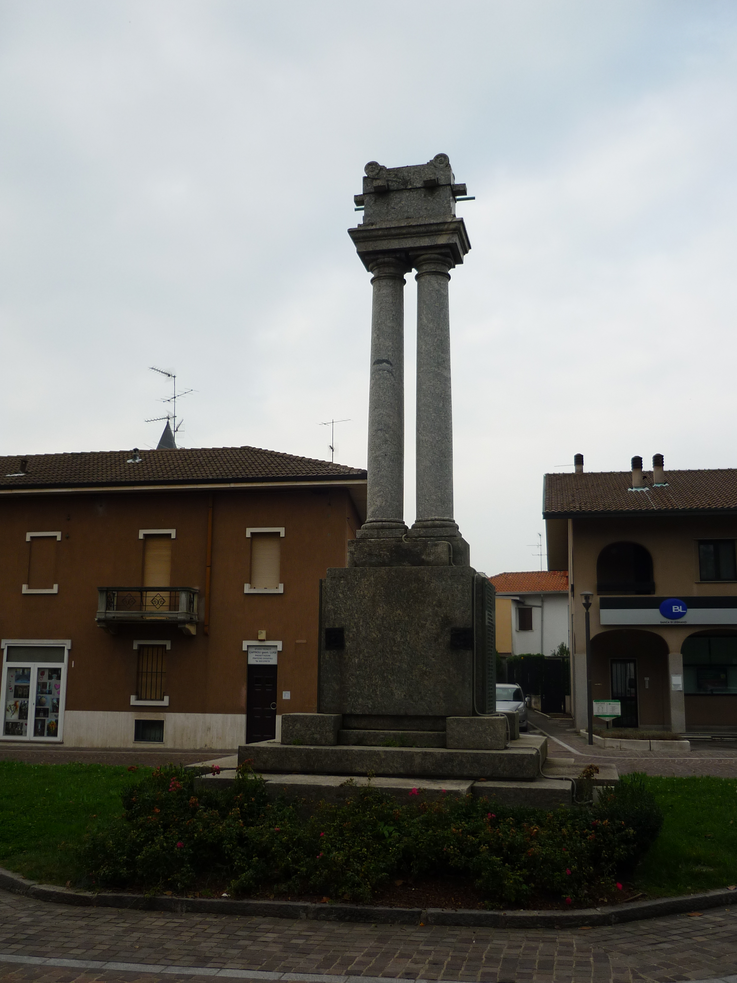 monumento ai caduti - a colonna, opera isolata - ambito italiano (sec. XX)