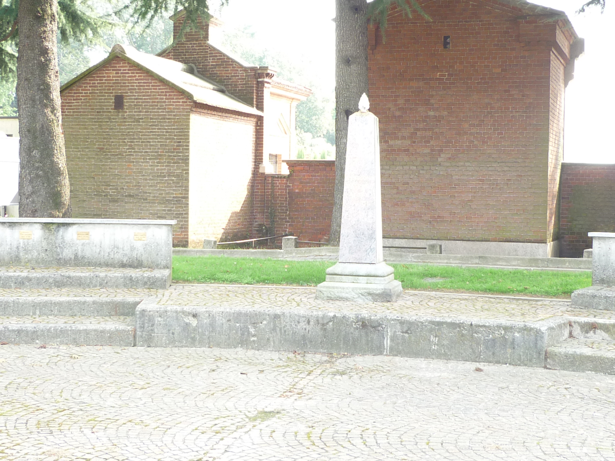 monumento ai caduti - ad emiciclo, opera isolata - ambito italiano (sec. XX)