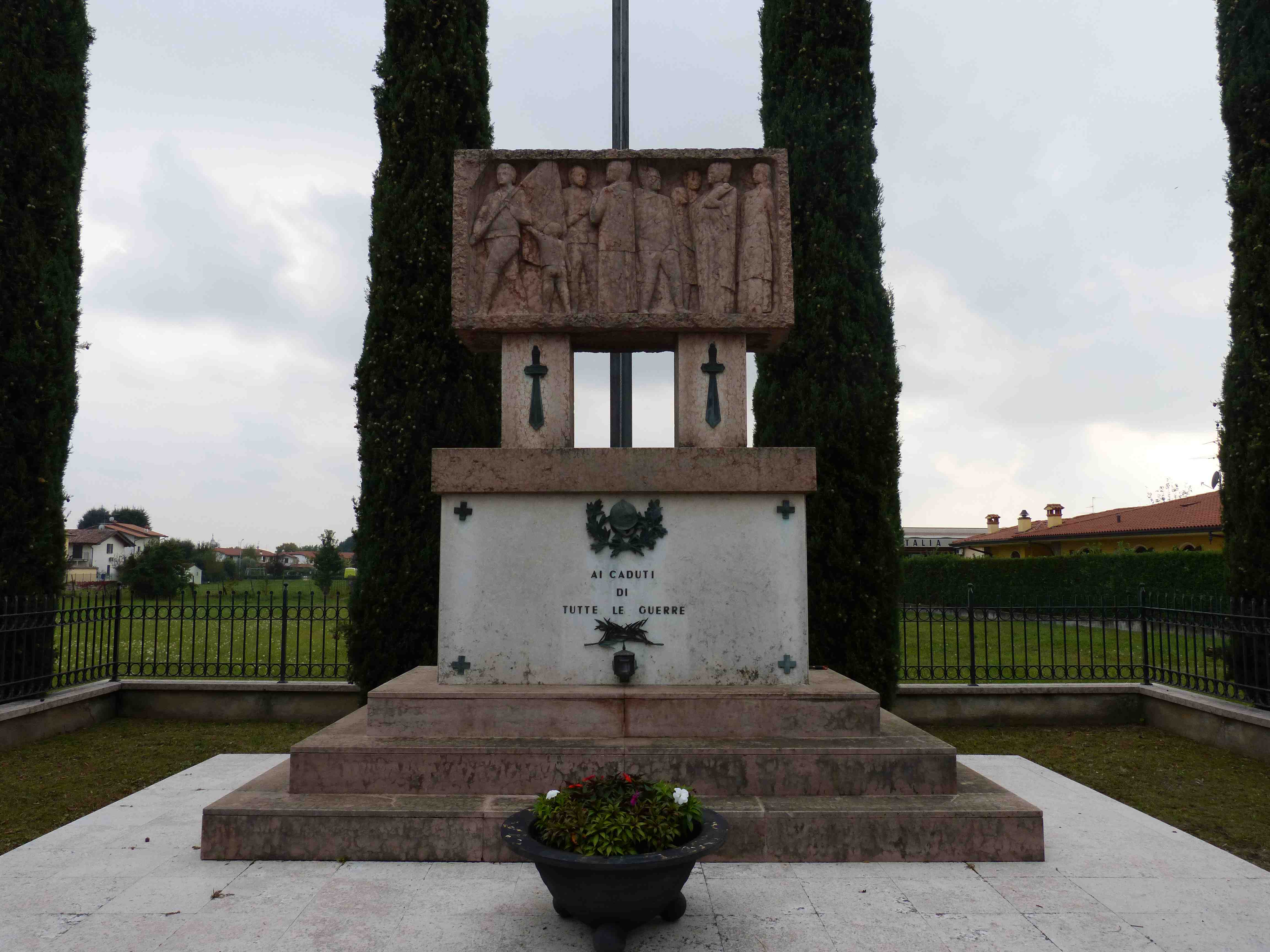 Partenza del soldato per la Guerra (monumento ai caduti - a cippo, opera isolata) di Muratori (attribuito) (seconda metà sec. XX)
