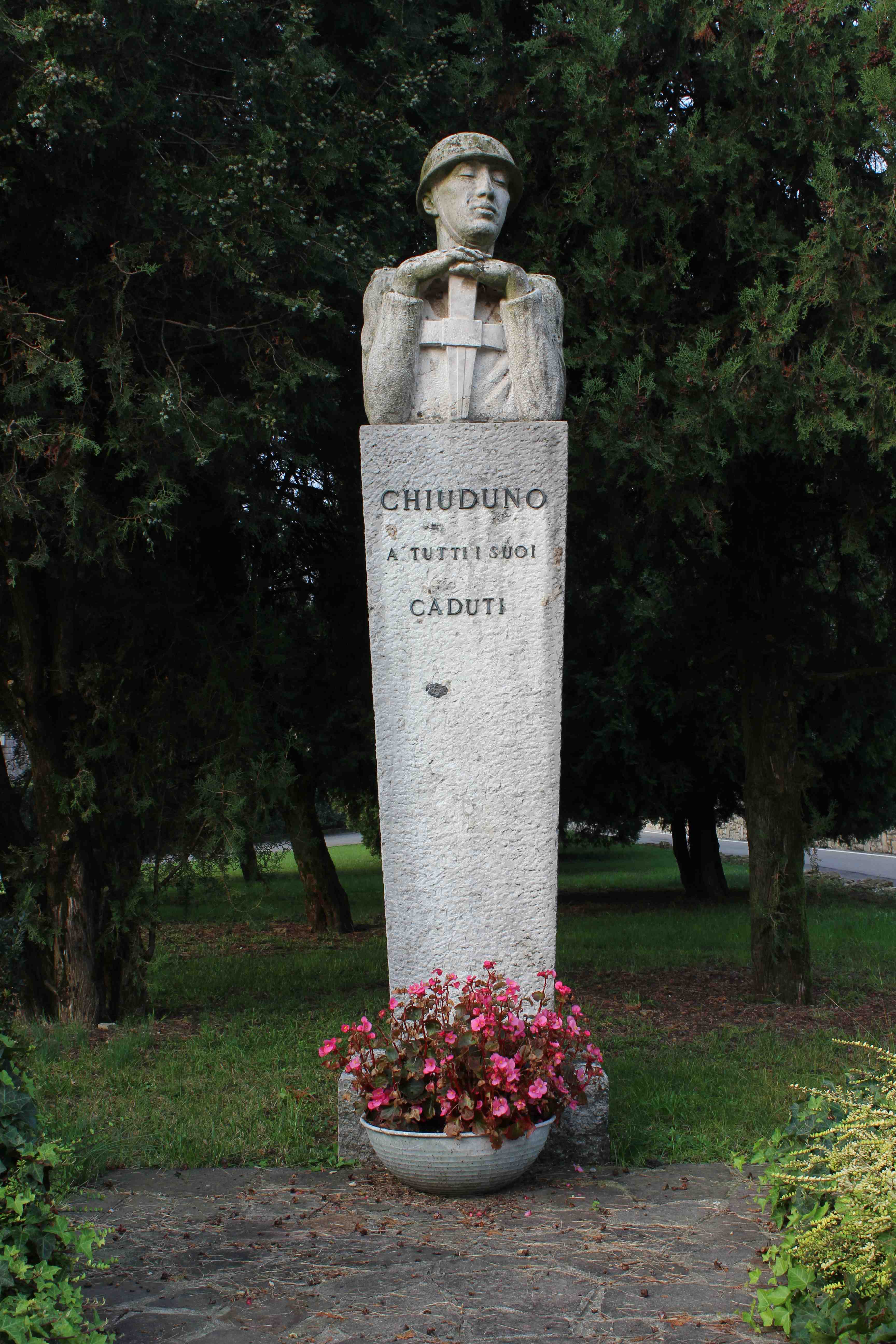 Soldato (monumento ai caduti - ad erma, opera isolata) di Vescovi Tobia (attribuito) (seconda metà sec. XX)