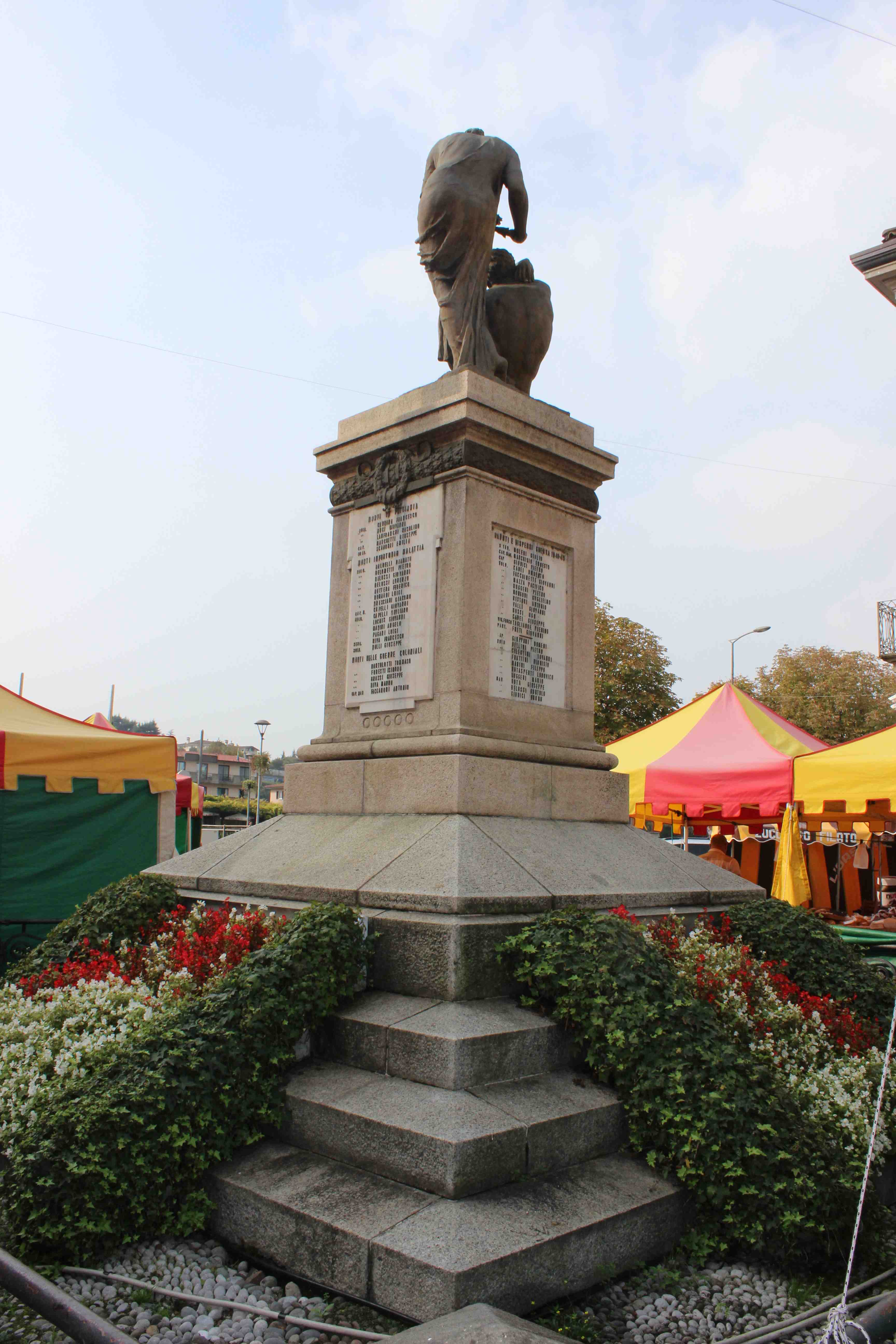 monumento ai caduti - a basamento, opera isolata di Bigozzi C (attribuito) (prima metà sec. XX)