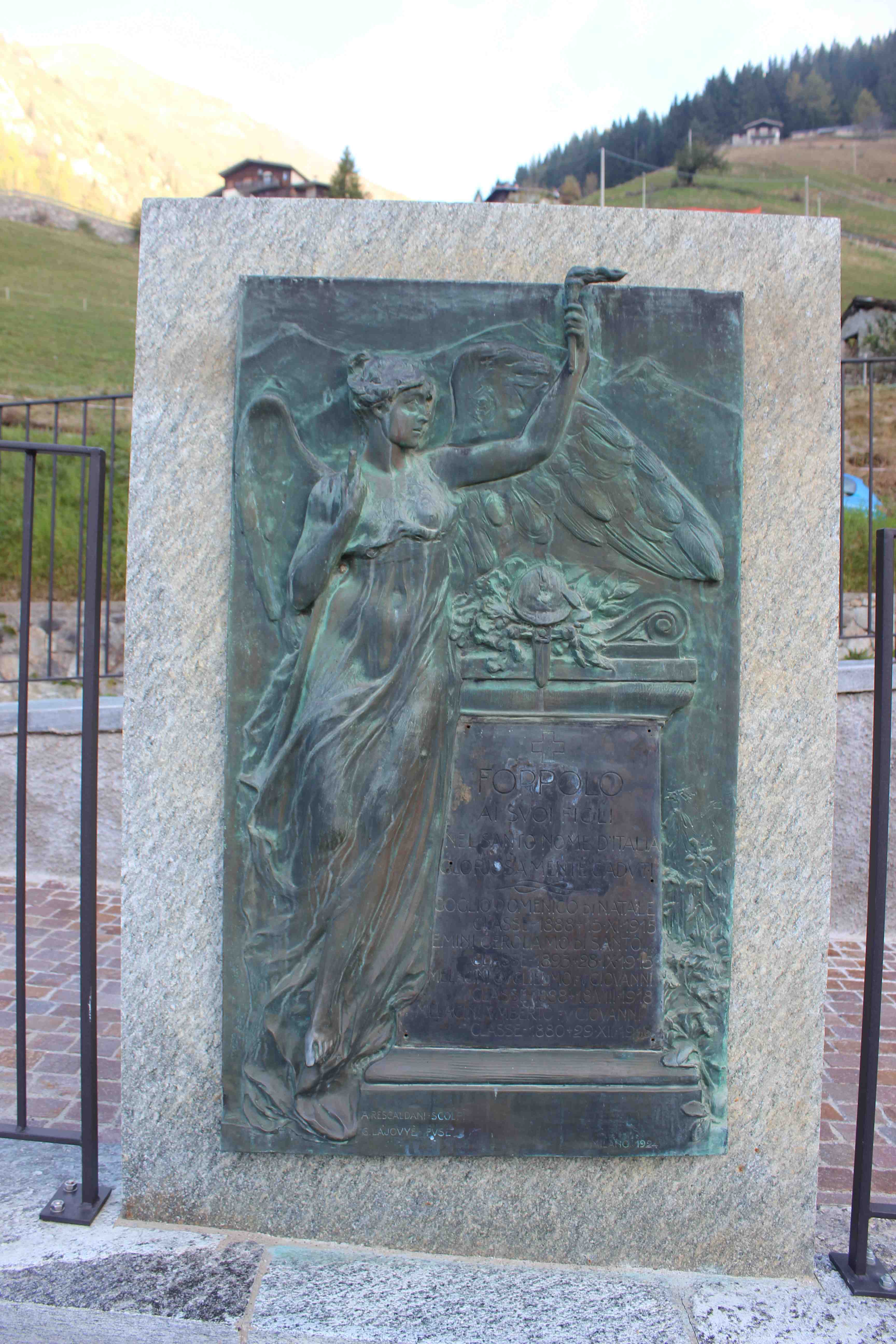 monumento ai caduti - a lapide, opera isolata di Rescaldani A (attribuito) (prima metà sec. XX)