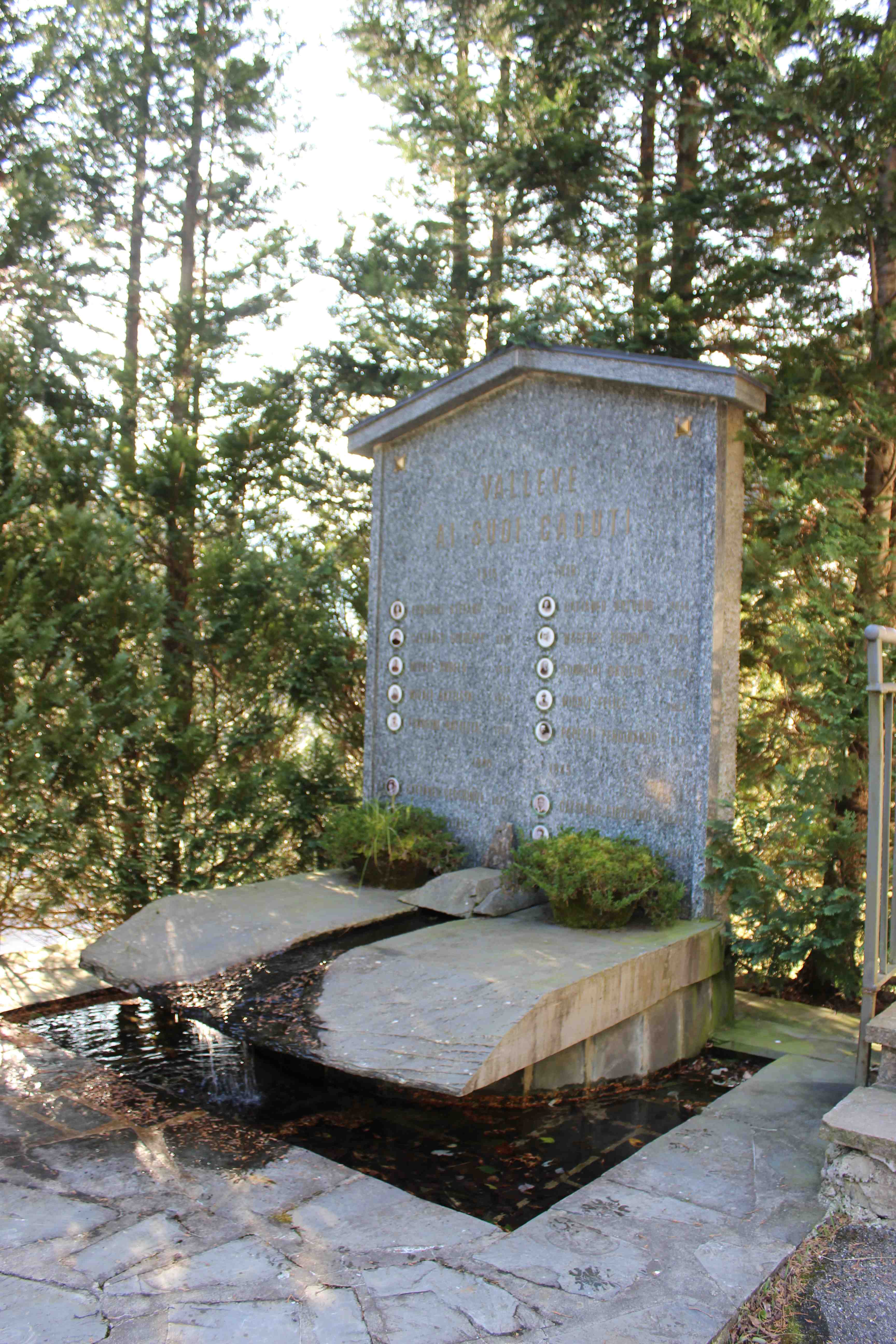 monumento ai caduti - a lapide, opera isolata - ambito italiano (seconda metà sec. XX)
