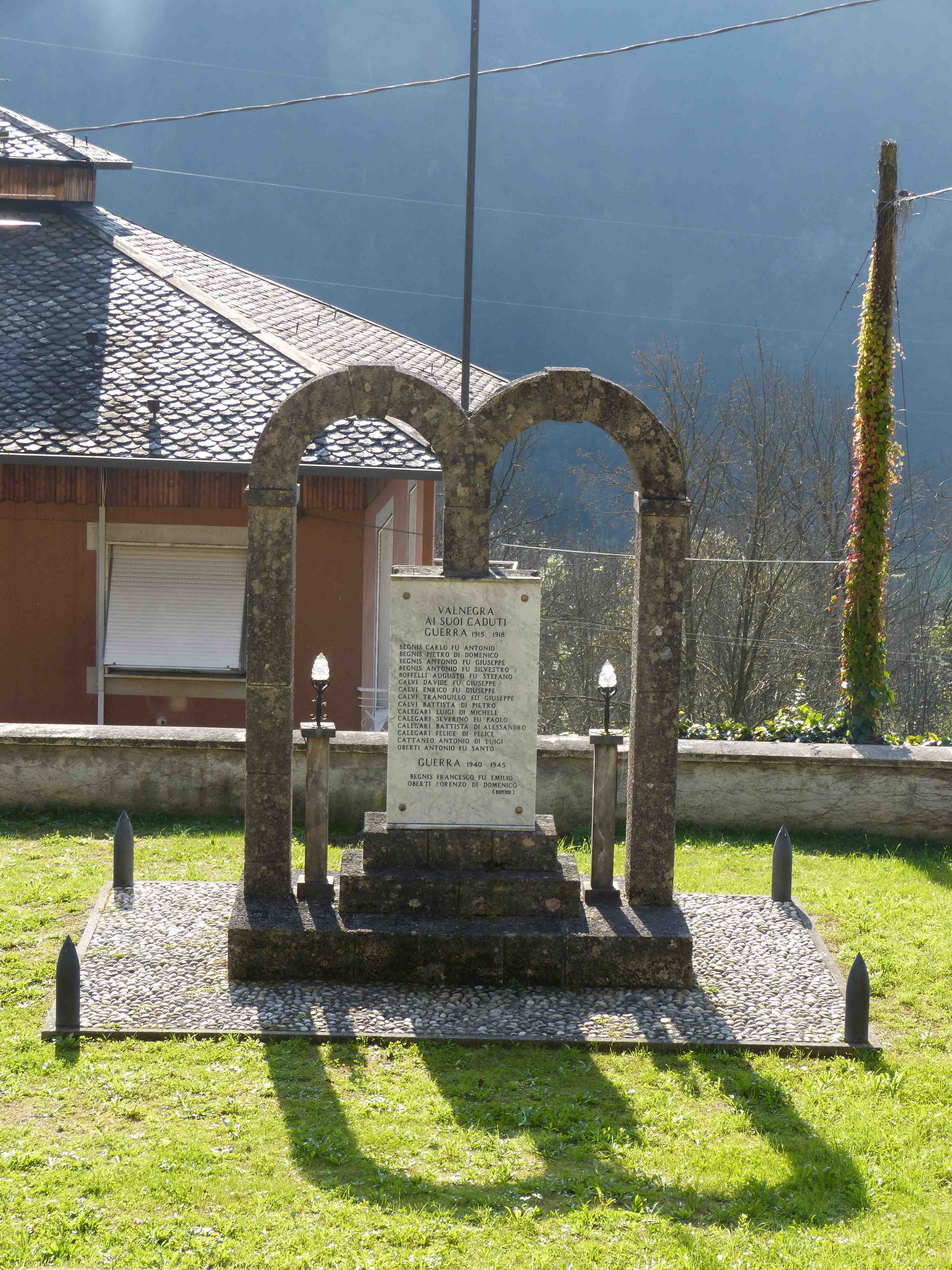 monumento ai caduti - a lapide, opera isolata - ambito italiano (seconda metà sec. XX)