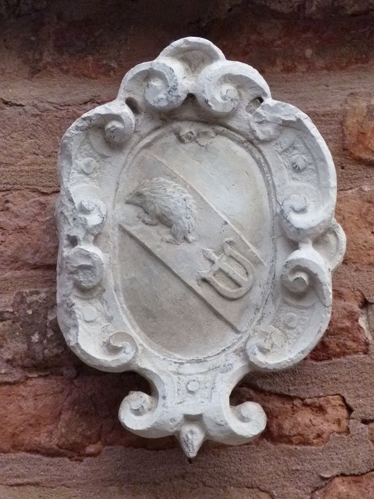 stemma gentilizio della famiglia Erizzo (rilievo, opera isolata) - ambito veneziano (sec. XVII)