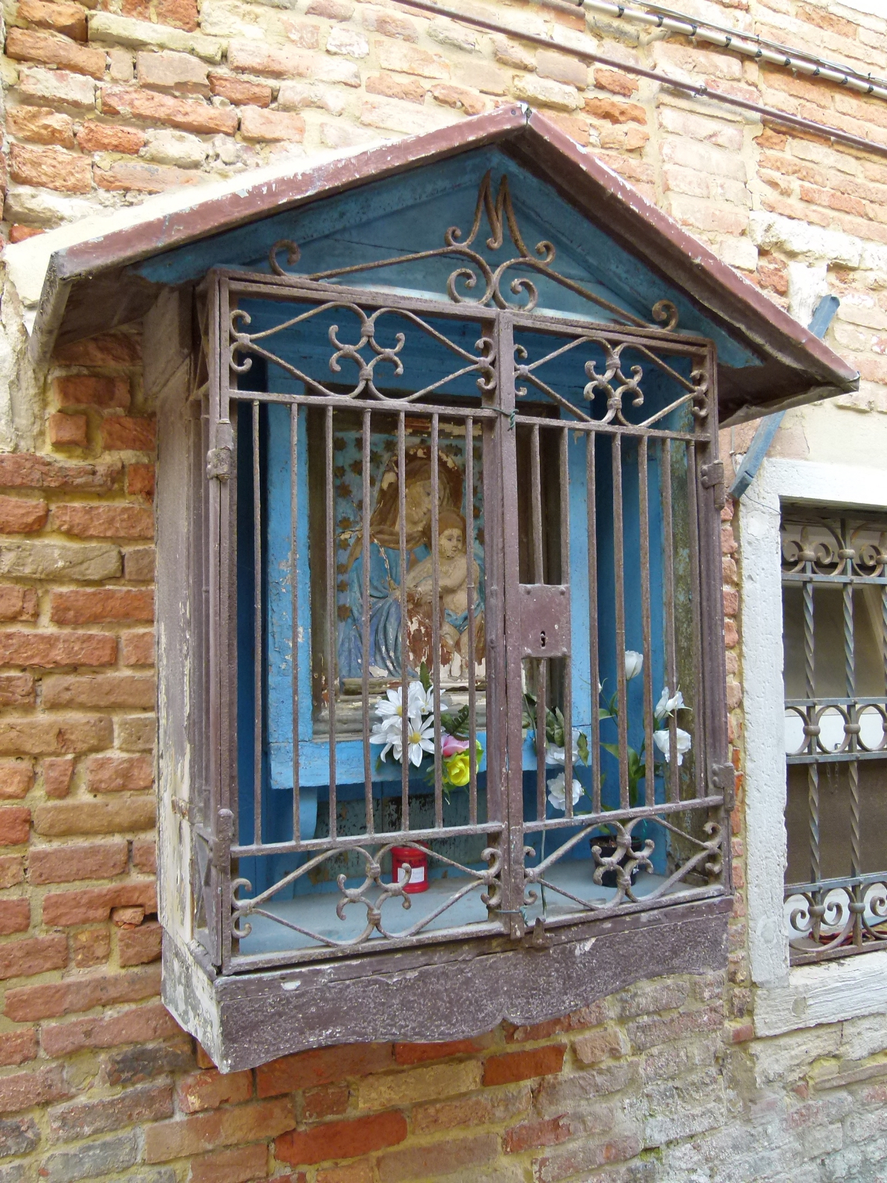 Madonna con Bambino (tabernacolo, opera isolata) - ambito veneziano (terzo quarto sec. XX, secc. XIX-XX)