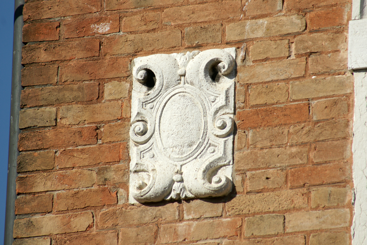 stemma gentilizio (rilievo, opera isolata) - ambito veneziano (metà sec. XVI, sec. XVI)